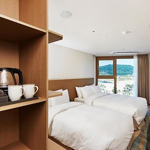 Superior Twin Room Partial Sea View